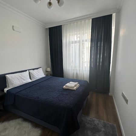 Center Of City In Besiktas 2 Plus 1 With 2 Bathroom And 3 Air Conditioner Estambul Exterior foto
