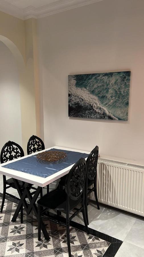 Center Of City In Besiktas 2 Plus 1 With 2 Bathroom And 3 Air Conditioner Estambul Exterior foto