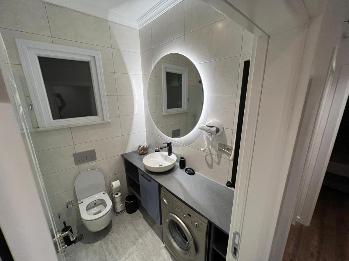 Center Of City In Besiktas 2 Plus 1 With 2 Bathroom And 3 Air Conditioner Estambul Exterior foto