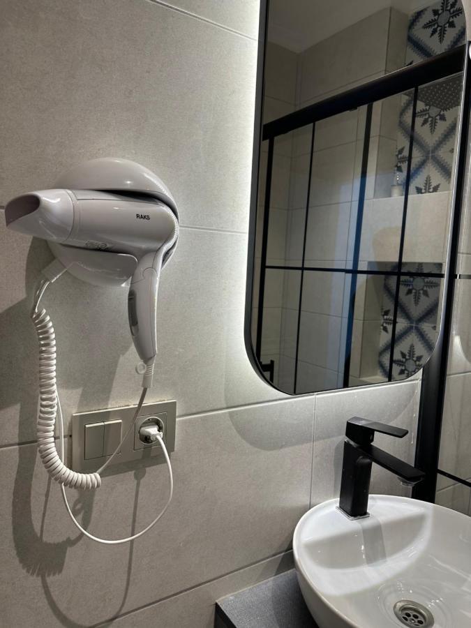 Center Of City In Besiktas 2 Plus 1 With 2 Bathroom And 3 Air Conditioner Estambul Exterior foto